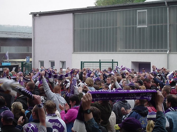 46 ausgelassene Freude