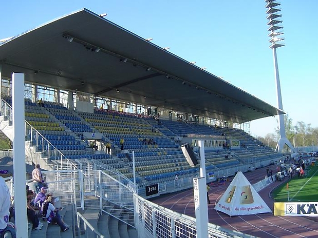 04 Haupttribüne
