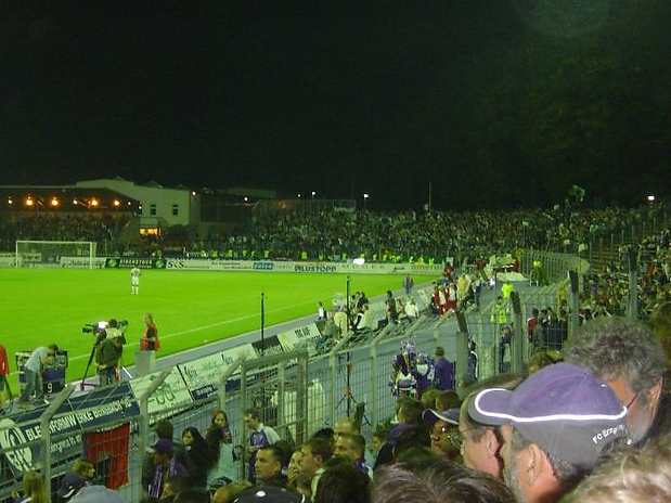 19 jubelnder Gästeblock