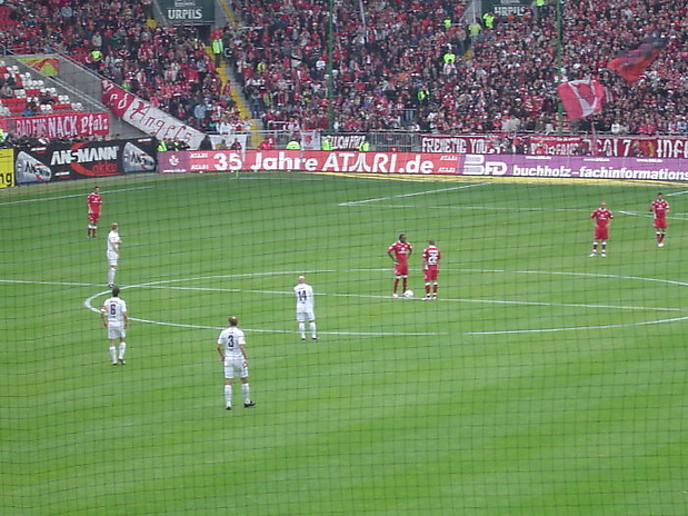 16 Anstoß