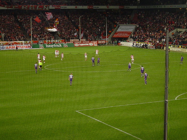 16 Anstoß