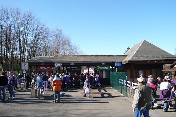 BS04 Haupteingang bei Kassenöffnung 12 Uhr