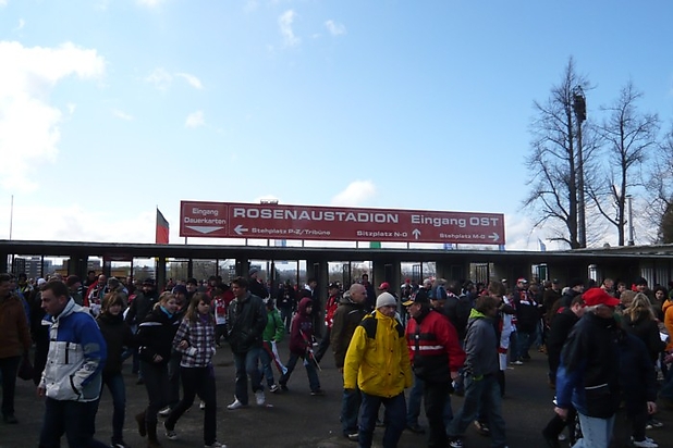 BS04 Eingang Gegengerade nach Abpfiff
