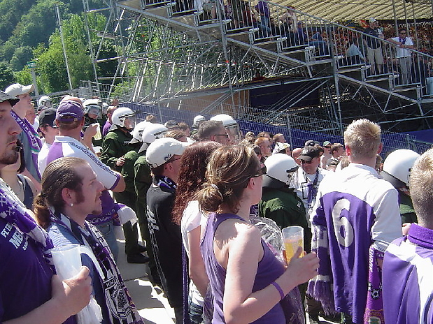 41 Green-White-Supporters