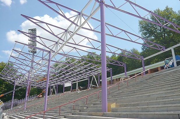 14. Juli 2010  Neues Dach über der Gegengeraden