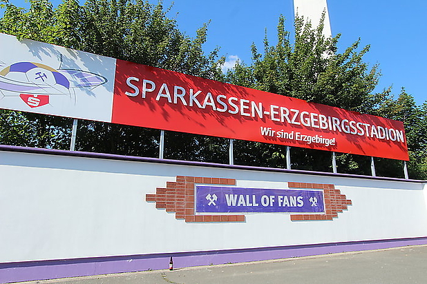 August 2012 Neue Stadiontafel am Haupteingang