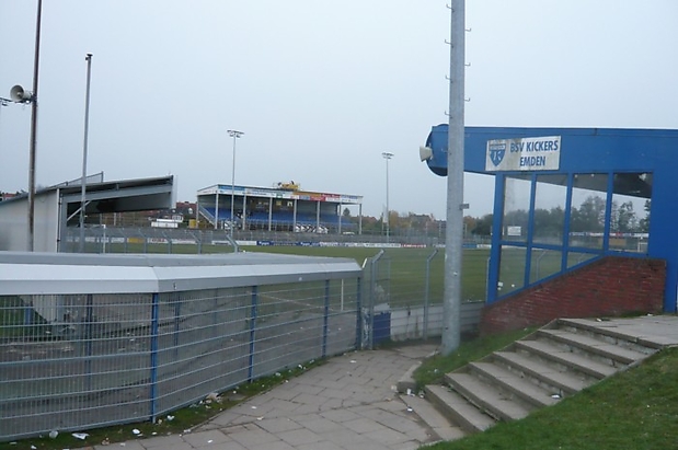 12 Blick aufs Stadion mit Spielertunnel