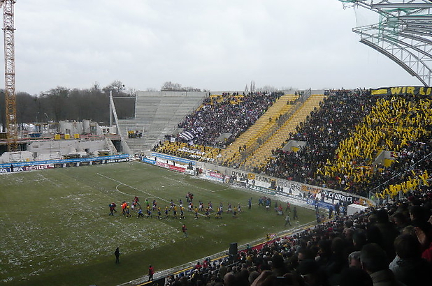Einlauf der Teams Dresden - Aue