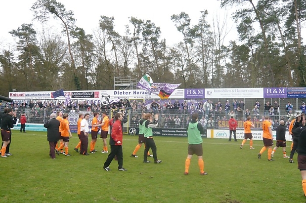 Mannschaft bedankt sich bei den Fans