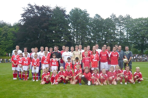 Gruppenbild vor dem Anstoss