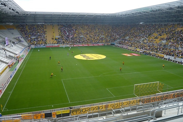 Halbzeit im Rudolf-Harbig-Stadion