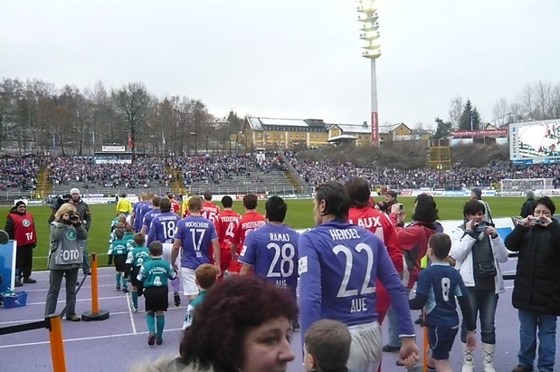 Einlauf der Mannschaften