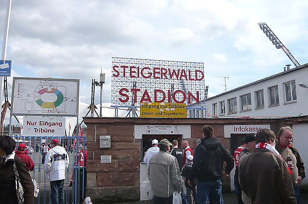 Haupteingang Steigerwaldstadion