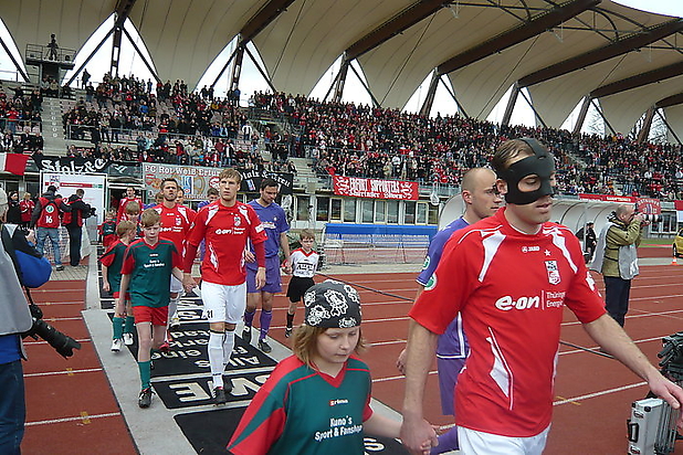 Maskenmann Pohl sieht Gelb-Rot (58.)