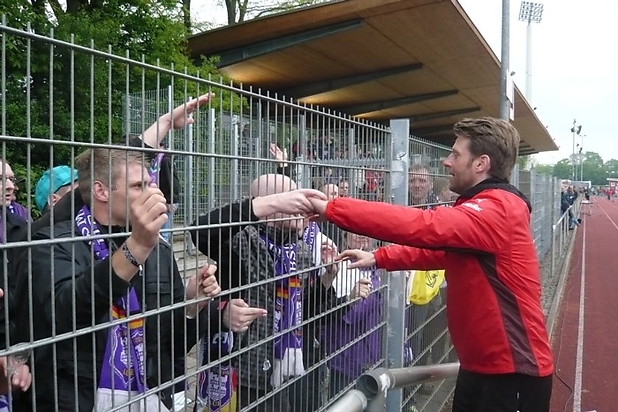 Trainer Schmitt nach dem Spiel, viele dankten zu dieser Wahnsinnssaison