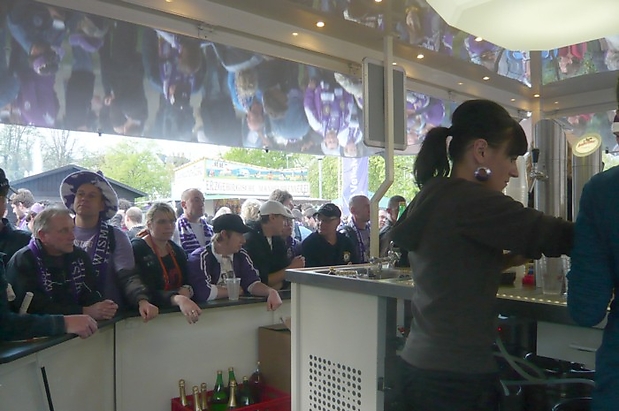 Kurz vor 18.00 Uhr Freibier für alle - war nur sehr schnell alle