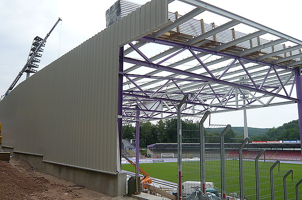 26.07.2010 Rückseite der neuen Tribüne.