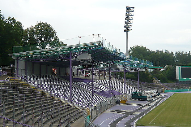 11.08.2010 Endspurt beim Umbau der Gegengeraden