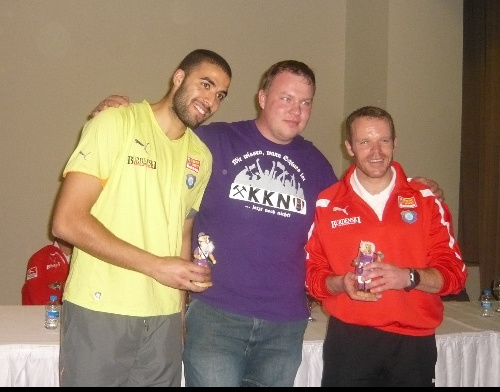 Homer mit den beiden ausgezeichneten Lachheb und Kämpfe