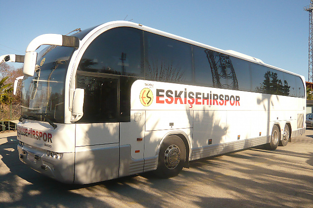 Mannschaftsbus vom Gegner