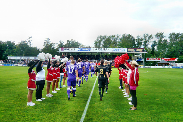 6. Einlauf beider Teams