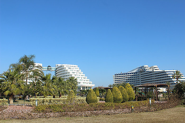 59. beide Hotels von der Meerseite