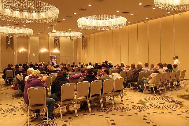 Um die 80 Gäste beim Fanstammtisch im Mannschaftshotel Titanic