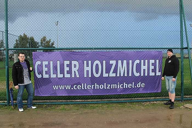 Fahnenparade zum 8 - Testspiel