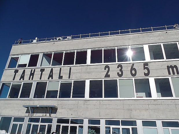 192-Der Tahtalı Dağı (2366 m, Tahtalı-Berg) ist ein Berg in der Nähe von Kemer, einem Badeort an der Türkischen Riviera in der Nähe von Antalya.