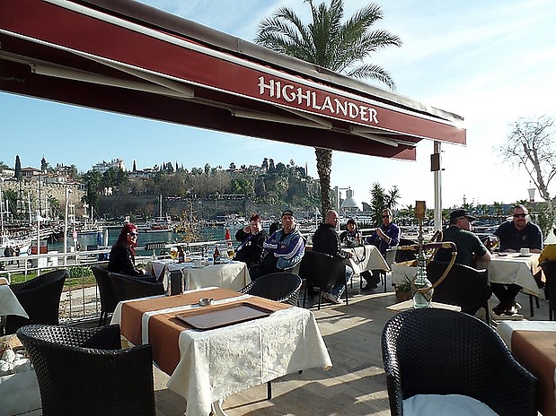 288-Auf dem Rückweg Imbiß Stopp im Hafen von Antalya.