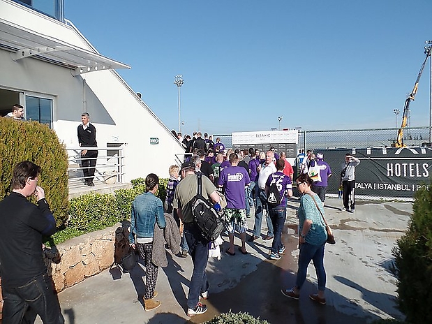301-Montag|Anreise der Auer Fans zum Zweiten Testspiel gegen Dinamo Bukarest (0-1).