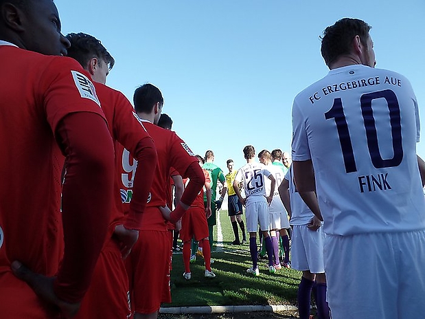 310-Testspiel gegen den 18-maligen rumänischen Meister Dinamo Bukarest.