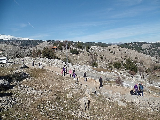 430-Ankunft im alten Selge. Selge  war eine antike Stadt in der kleinasiatischen Landschaft Pisidien beim heutigen Altınkayaköy. Es liegt am westlichen Ende des Taurusgebirge.