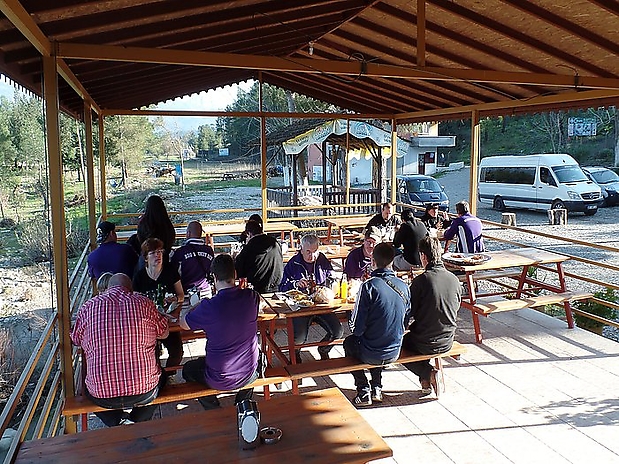 477-Mittagspause gegen 15 Uhr.