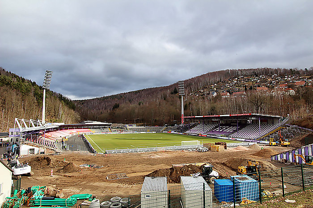 14.2.2016 Aue empfängt die Würzburger Kickers. Die Sicht auf das Areal ist frei, weil Bäume und Sträucher links und rechts von der grossen Stadiontreppe im Bereich der aktuellen Bauarbeiten entfernt wurden. Foto: Burg