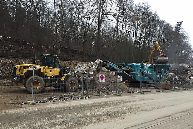 17.3.2016 Recycling des Abbruchmaterials durch die Fa. Röckert. Foto: Röckert