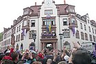 Begeisterung vor dem Rathausbalkon in Aue