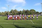 Beide Mannschaften bei der Begrüßung